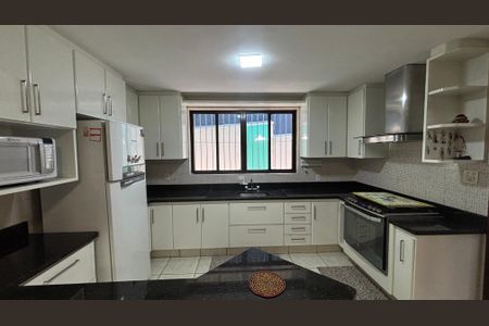 Casa à venda com 240m², 4 quartos e 2 vagasSala de Jantar - Cozinha