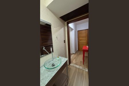 Casa à venda com 240m², 4 quartos e 2 vagasLavabo