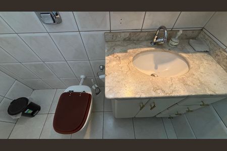 Casa à venda com 240m², 4 quartos e 2 vagasÁrea de Serviço - Banheiro