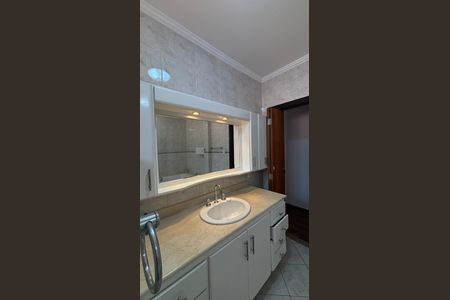 Casa à venda com 240m², 4 quartos e 2 vagasBanheiro da Suíte 1