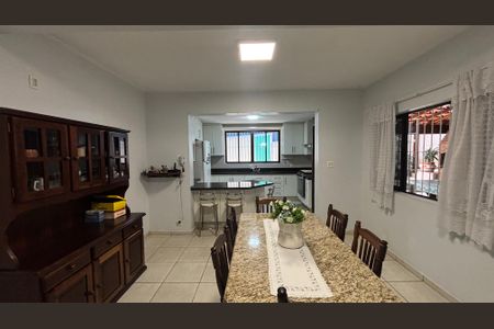 Casa à venda com 240m², 4 quartos e 2 vagasSala de Jantar - Cozinha