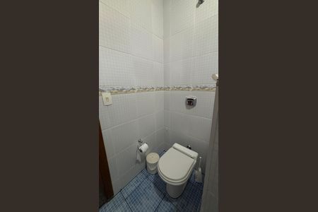 Casa à venda com 240m², 4 quartos e 2 vagasBanheiro da Suíte 2