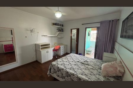 Casa à venda com 240m², 4 quartos e 2 vagasSuíte 2