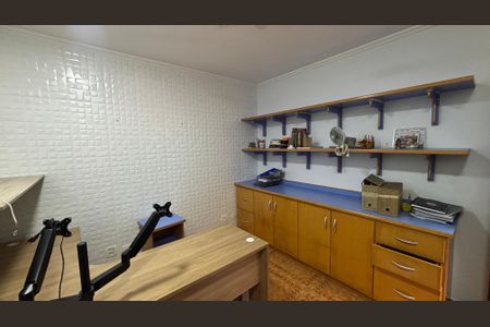 Casa à venda com 240m², 4 quartos e 2 vagasEscritório