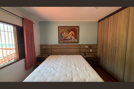 Casa à venda com 240m², 4 quartos e 2 vagasSuite 1