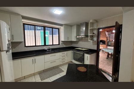 Casa à venda com 240m², 4 quartos e 2 vagasSala de Jantar - Cozinha
