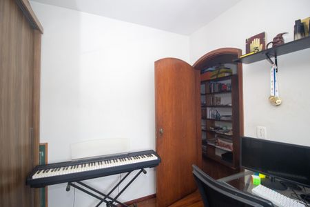 Apartamento à venda com 210m², 3 quartos e 2 vagasQuarto