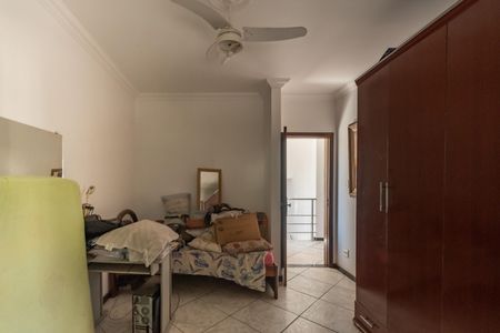 Casa à venda com 315m², 3 quartos e 3 vagas Casa à venda com 315m², 3 quartos e 3 vagasQuarto 1
