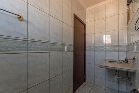 Casa à venda com 315m², 3 quartos e 3 vagas Casa à venda com 315m², 3 quartos e 3 vagasBanheiro Social