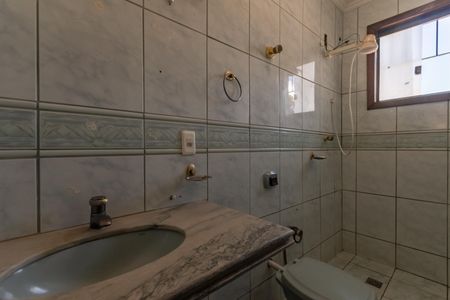 Casa à venda com 315m², 3 quartos e 3 vagas Casa à venda com 315m², 3 quartos e 3 vagasBanheiro Social