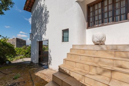 Casa à venda com 315m², 3 quartos e 3 vagas Casa à venda com 315m², 3 quartos e 3 vagasCorredor Lateral