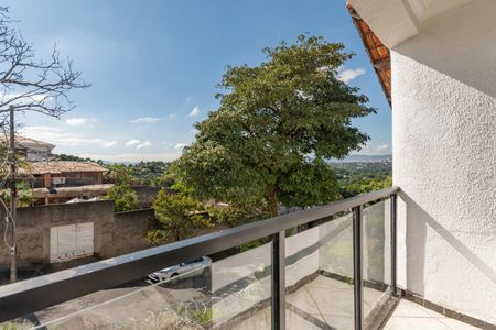 Casa à venda com 315m², 3 quartos e 3 vagas Casa à venda com 315m², 3 quartos e 3 vagasVaranda 2 da Sala 2
