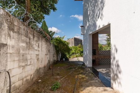 Casa à venda com 315m², 3 quartos e 3 vagas Casa à venda com 315m², 3 quartos e 3 vagasCorredor Lateral