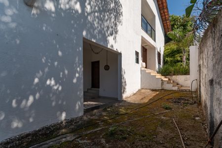Casa à venda com 315m², 3 quartos e 3 vagas Casa à venda com 315m², 3 quartos e 3 vagasCorredor Lateral