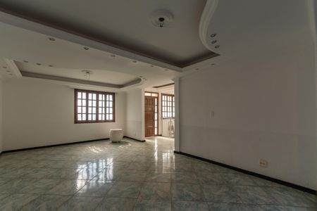 Casa à venda com 315m², 3 quartos e 3 vagas Casa à venda com 315m², 3 quartos e 3 vagasSala