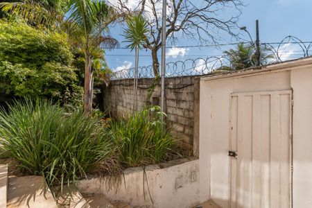 Casa à venda com 315m², 3 quartos e 3 vagas Casa à venda com 315m², 3 quartos e 3 vagasCorredor Lateral