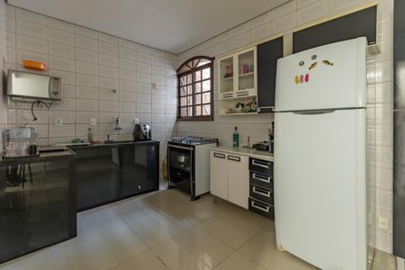 Casa à venda com 315m², 3 quartos e 3 vagas Casa à venda com 315m², 3 quartos e 3 vagasCozinha