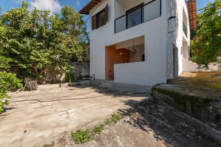 Casa à venda com 315m², 3 quartos e 3 vagas Casa à venda com 315m², 3 quartos e 3 vagasEntrada - Quintal