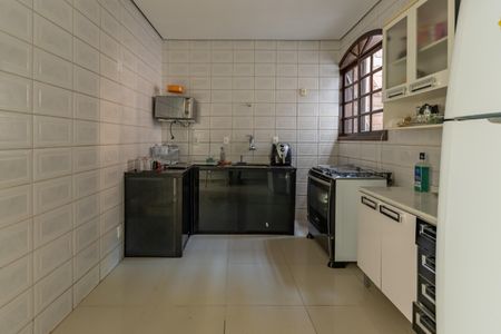 Casa à venda com 315m², 3 quartos e 3 vagas Casa à venda com 315m², 3 quartos e 3 vagasCozinha