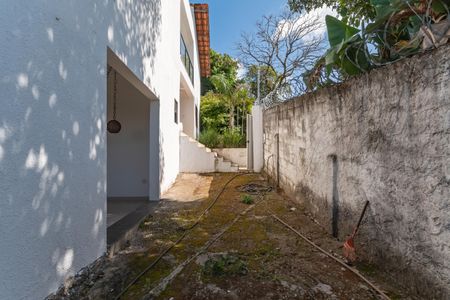 Casa à venda com 315m², 3 quartos e 3 vagas Casa à venda com 315m², 3 quartos e 3 vagasCorredor Lateral