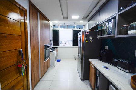 Apartamento à venda com 130m², 3 quartos e 2 vagasCozinha