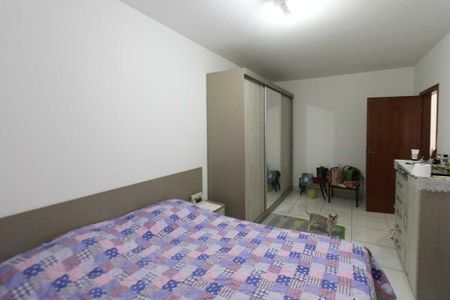 Casa à venda com 300m², 3 quartos e 3 vagas Casa à venda com 300m², 3 quartos e 3 vagasQuarto