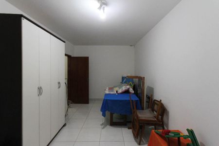 Casa à venda com 300m², 3 quartos e 3 vagas Casa à venda com 300m², 3 quartos e 3 vagasQuarto 02