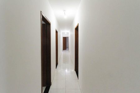 Casa à venda com 300m², 3 quartos e 3 vagas Casa à venda com 300m², 3 quartos e 3 vagasCorredor