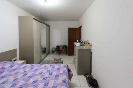 Casa à venda com 300m², 3 quartos e 3 vagas Casa à venda com 300m², 3 quartos e 3 vagasQuarto
