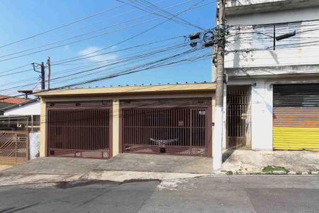 Casa à venda com 300m², 3 quartos e 3 vagas Casa à venda com 300m², 3 quartos e 3 vagasFachada