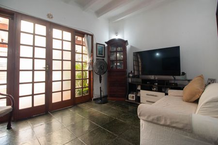 Casa para alugar com 150m², 3 quartos e 2 vagasSala