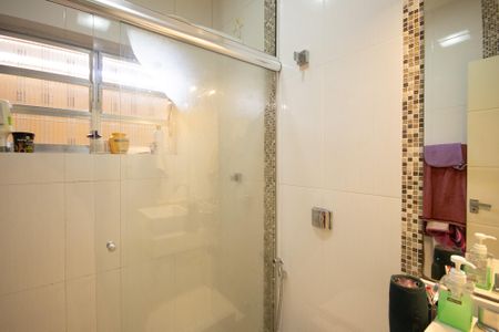 Casa à venda com 188m², 4 quartos e 4 vagasBanheiro 2