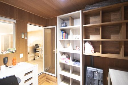 Casa à venda com 188m², 4 quartos e 4 vagasEscritório