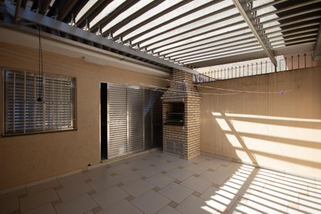 Casa à venda com 188m², 4 quartos e 4 vagasQuintal Com teto articulado