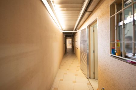 Casa à venda com 188m², 4 quartos e 4 vagasCorredor Externo