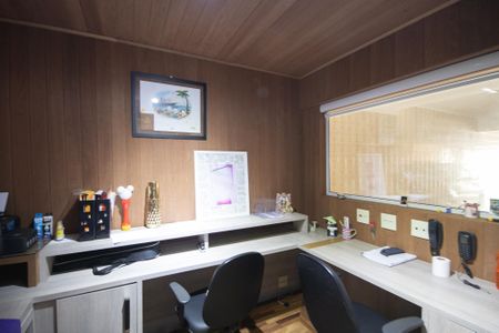 Casa à venda com 188m², 4 quartos e 4 vagasEscritório