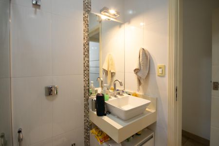 Casa à venda com 188m², 4 quartos e 4 vagasBanheiro 2