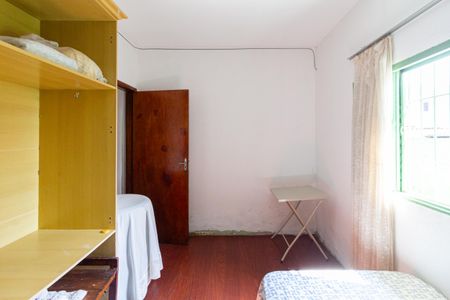 Casa à venda com 100m², 3 quartos e 4 vagasQuarto 2