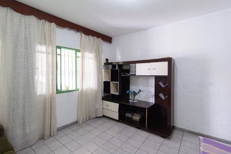 Casa à venda com 100m², 3 quartos e 4 vagasSala