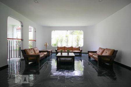 Apartamento à venda com 77m², 3 quartos e 2 vagas Apartamento à venda com 77m², 3 quartos e 2 vagasHall