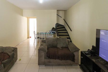 Casa à venda com 82m², 2 quartos e 1 vagaSala