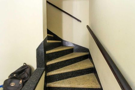 Casa à venda com 82m², 2 quartos e 1 vagaEscada