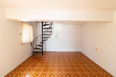 Casa à venda com 90m², 2 quartos e 5 vagasSala