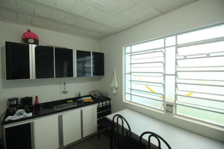 Casa à venda com 290m², 4 quartos e 1 vagaCozinha 