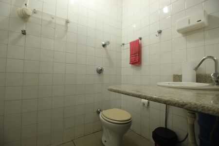 Casa à venda com 290m², 4 quartos e 1 vagaBanheiro 