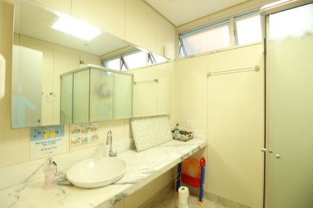 Casa à venda com 290m², 4 quartos e 1 vagaBanheiro 