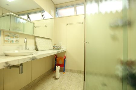 Casa à venda com 290m², 4 quartos e 1 vagaBanheiro 