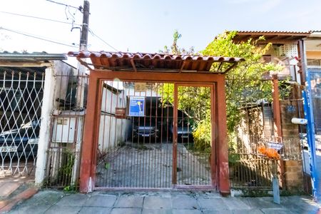 Casa à venda com 140m², 3 quartos e 3 vagas Casa à venda com 140m², 3 quartos e 3 vagasFachada