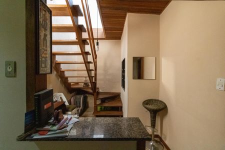 Casa à venda com 140m², 3 quartos e 3 vagas Casa à venda com 140m², 3 quartos e 3 vagasEscada