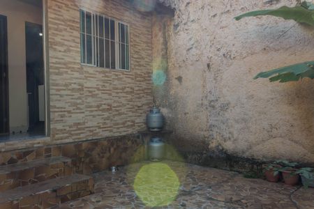 Casa à venda com 120m², 2 quartos e 2 vagasQuintal